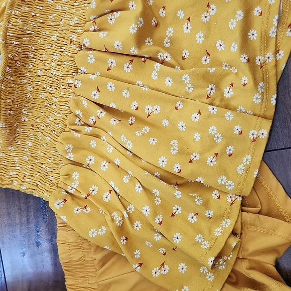 Btween Yellow Floral Smocked Top and Shorts Set 5t - Picture 3 of 4